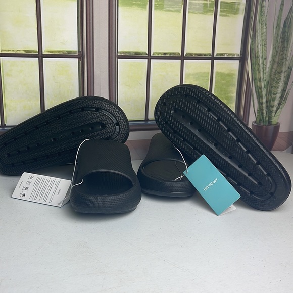 Mesh Beach Comfy Anti-Slip Pillow Slides - Picture 3 of 4